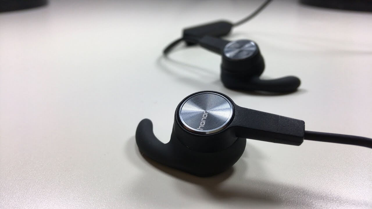 Недорогие наушники Honor имеют достойные характеристики, которые подходят для активного образа жизни