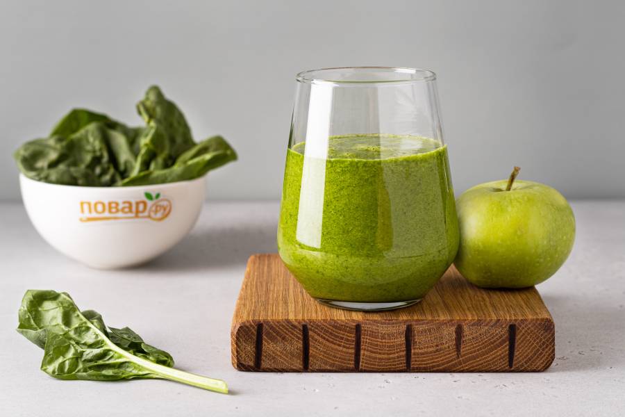 Жиросжигающий смузи из ягод и шпината (витаминный)